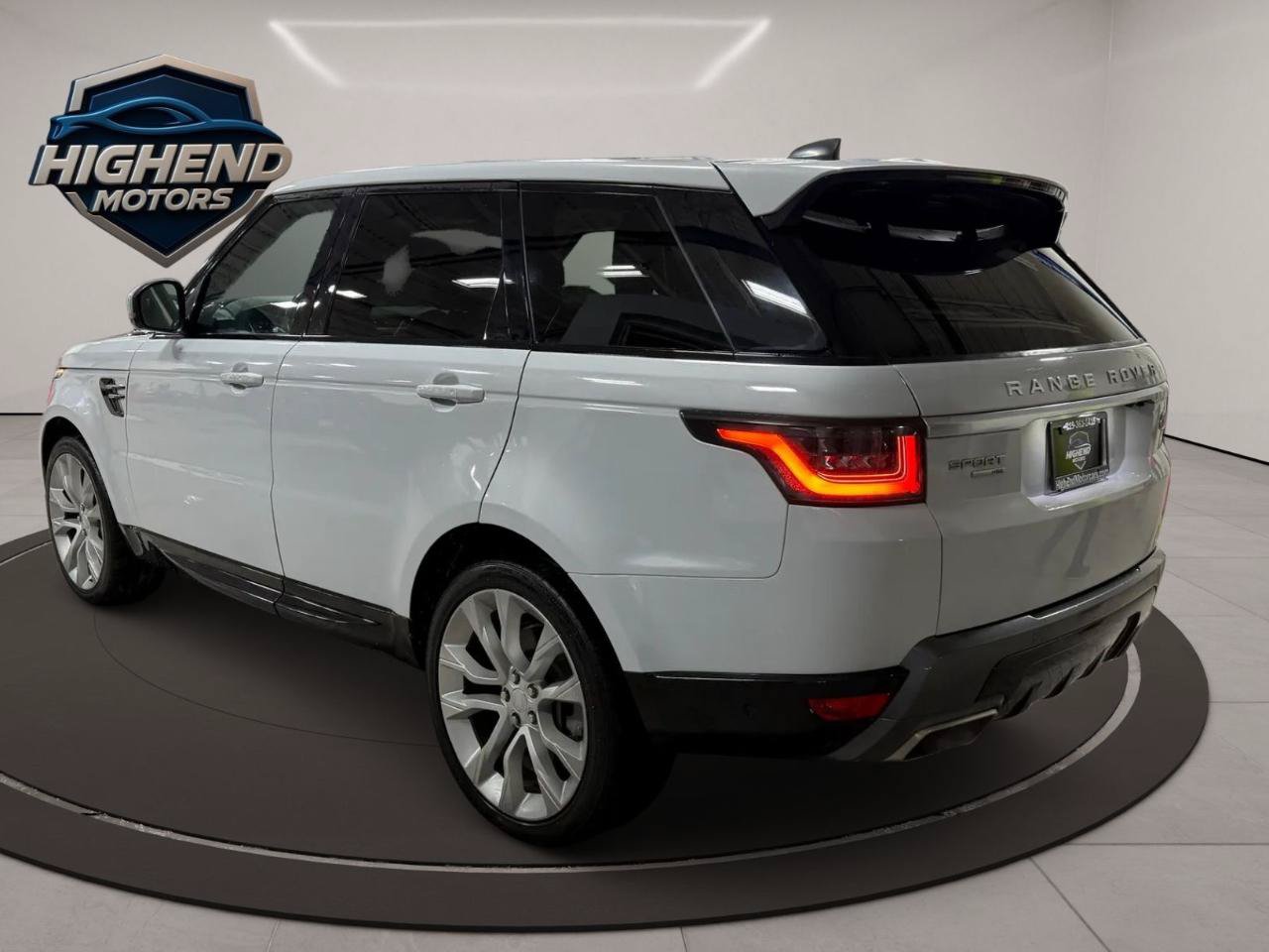 Used 2018 Land Rover Range Rover Sport HSE AWD/4WD image 4