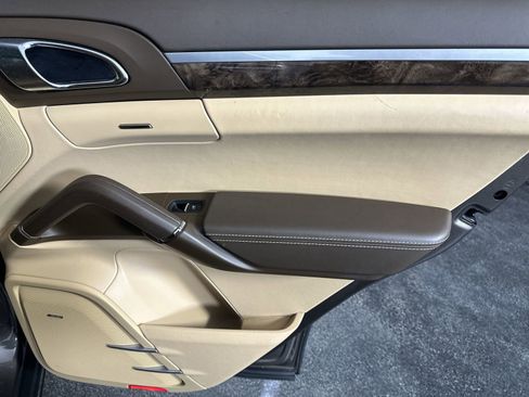 Used 2016 Porsche Cayenne S w/ Premium Plus Package image 31