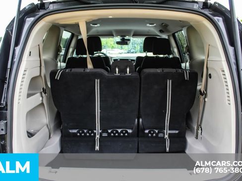 Used 2023 Chrysler Voyager LX FWD image 17
