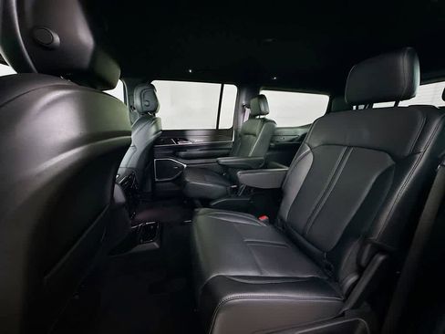 Used 2022 Jeep Wagoneer Series III w/ Flexible Seating Group AWD/4WD image 14