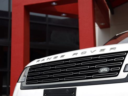 Used 2023 Land Rover Range Rover SE AWD/4WD image 3