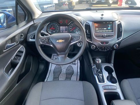 Used 2018 Chevrolet Cruze LT w/ Convenience Package image 23