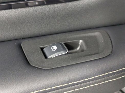 Used 2025 RAM 1500 Limited image 28