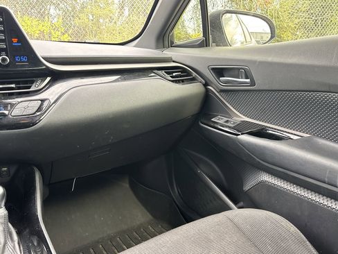 Used 2019 Toyota C-HR XLE image 15