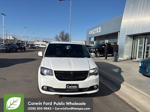 Used 2018 Dodge Grand Caravan SE image 1