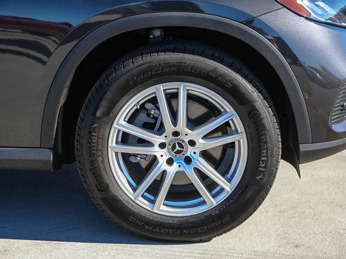 Used 2025 Mercedes-Benz GLC 300 4MATIC image 10