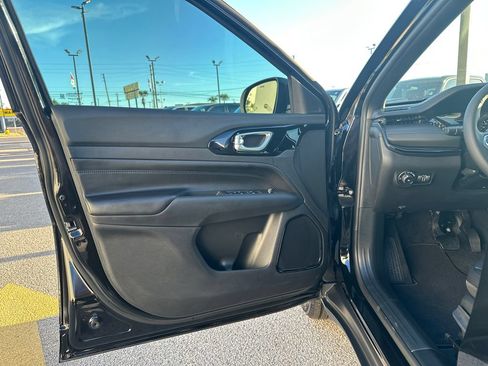 New 2026 Jeep Compass Latitude AWD/4WD image 11