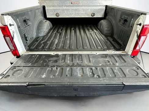 Used 2022 Ford F250 Lariat w/ Black Appearance Package image 25