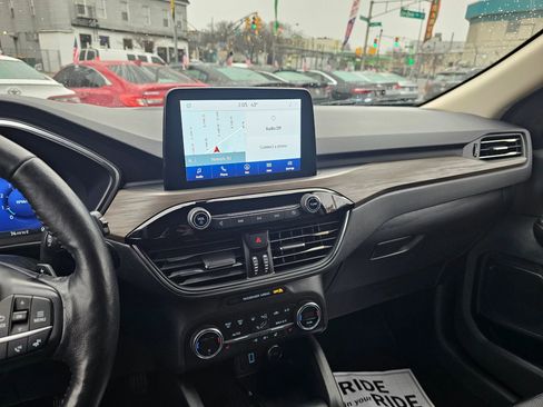 Used 2020 Ford Escape Titanium image 18