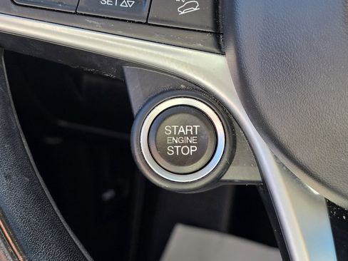 Used 2018 Alfa Romeo Stelvio AWD image 17