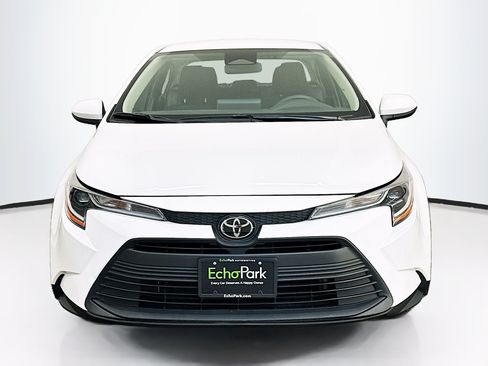 Used 2024 Toyota Corolla LE FWD image 2