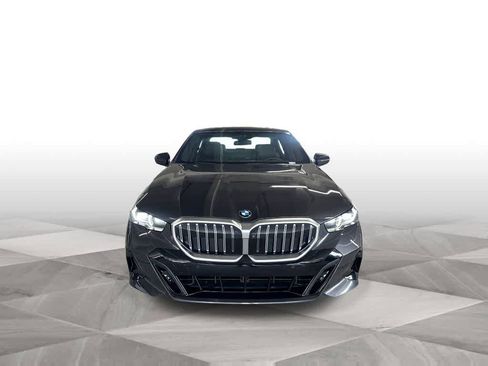 Used 2024 BMW 540i xDrive AWD/4WD image 3
