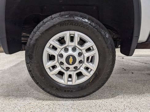 Used 2020 Chevrolet Silverado 2500 LT w/ Convenience Package image 13