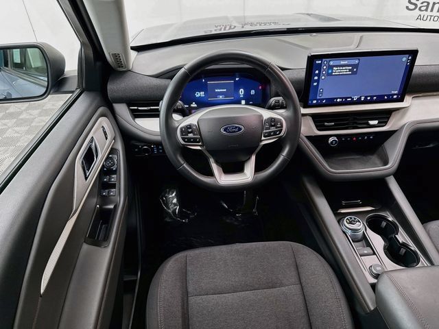 Used 2025 Ford Explorer Active AWD/4WD image 22