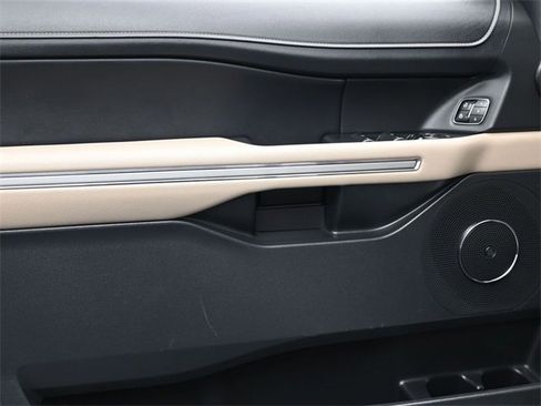 Used 2023 Ford Expedition Max Limited image 12