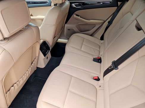 Certified 2026 Porsche Macan AWD/4WD image 28