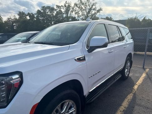 Used 2024 GMC Yukon SLT w/ SLT Premium Package AWD/4WD image 15