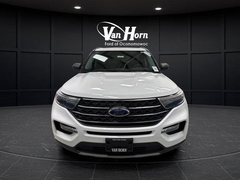 Used 2023 Ford Explorer XLT AWD/4WD image 12
