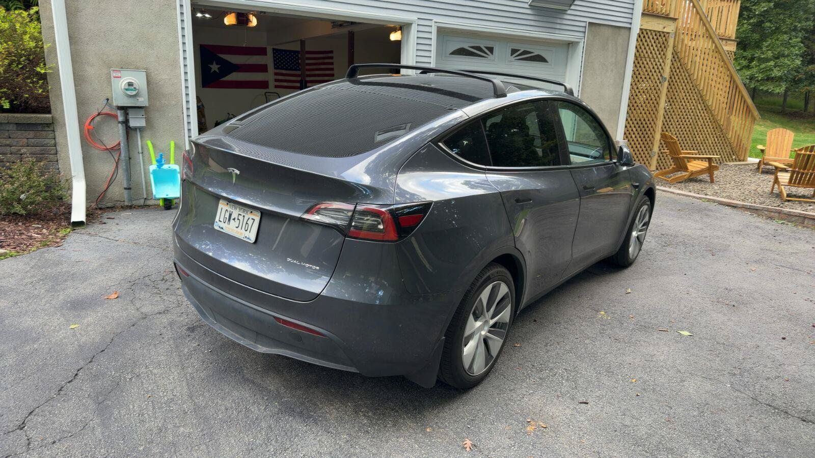 Used 2023 Tesla Model Y Long Range AWD/4WD image 3