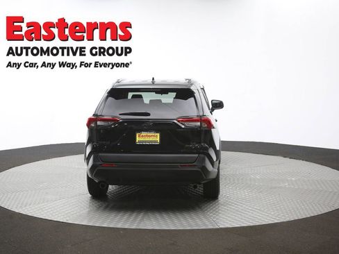 Used 2021 Toyota RAV4 LE AWD/4WD image 36