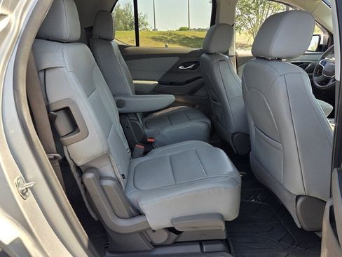 Used 2020 Chevrolet Traverse LT w/ LT Premium Package AWD/4WD image 17