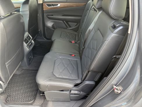 Used 2024 Volkswagen Atlas SE image 11