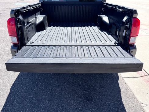 Used 2017 Toyota Tacoma TRD Sport AWD/4WD image 11