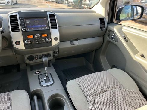 Used 2021 Nissan Frontier SV w/ Midnight Edition Floor Mats image 15