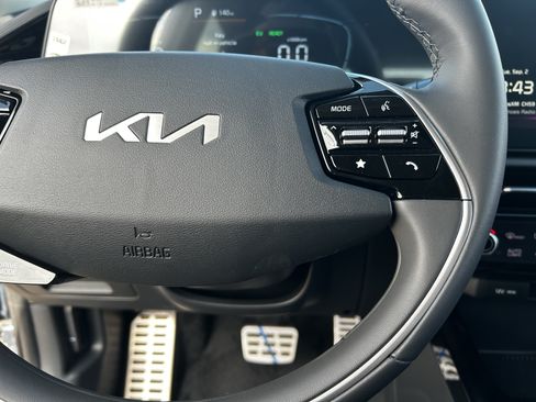 Used 2025 Kia Niro EX Touring FWD image 22