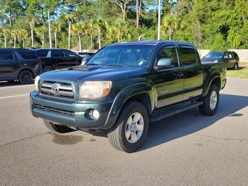 Used 2010 Toyota Tacoma PreRunner w/ TRD Sport Pkg RWD image 3