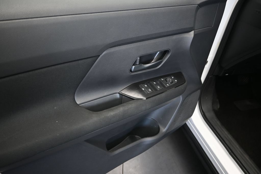Used 2025 Nissan Kicks S AWD/4WD image 11