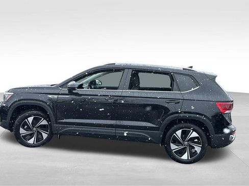 Used 2024 Volkswagen Taos SE AWD/4WD image 4