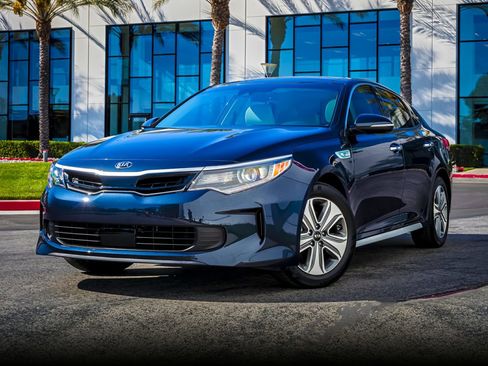 Used 2018 Kia Optima Premium w/ Convenience Package image 1