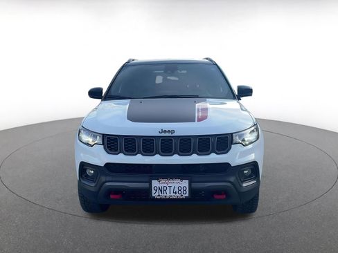 Used 2025 Jeep Compass Trailhawk image 4