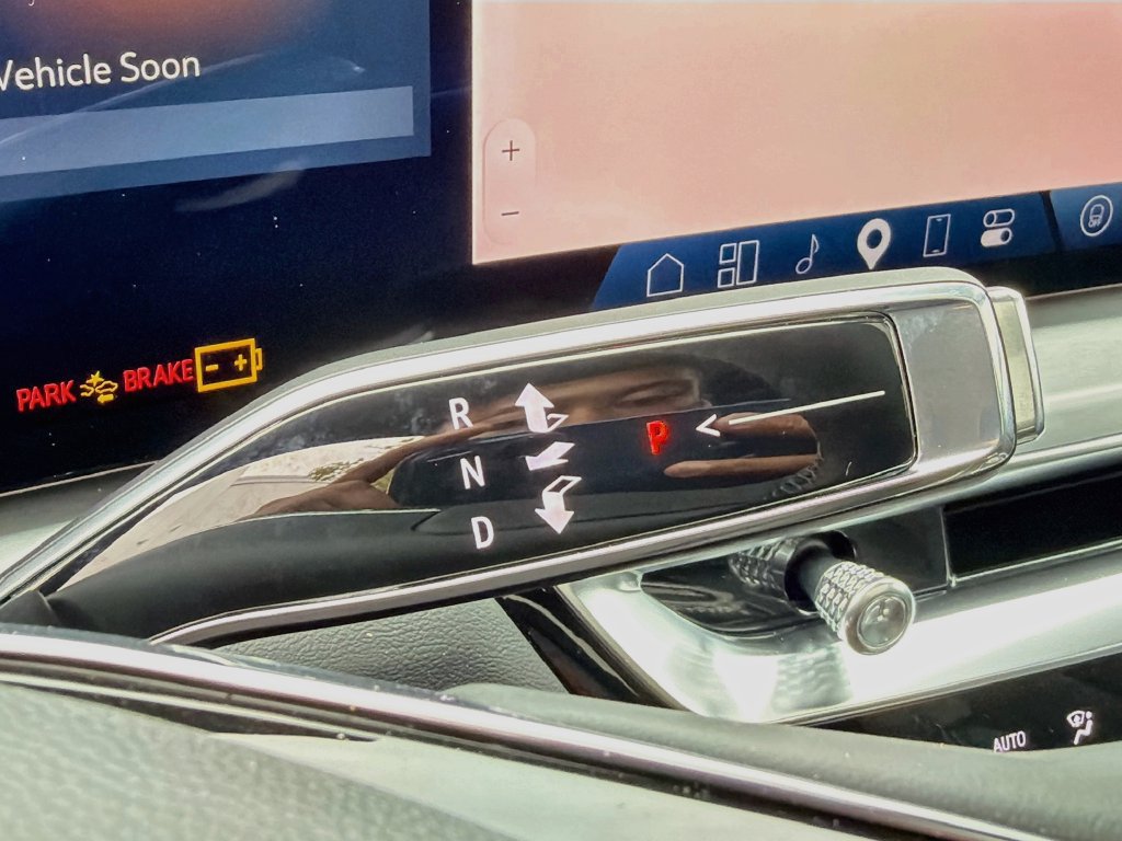Used 2026 Cadillac Lyriq Signature Luxury w/ LPO, Premium Carpet Package AWD/4WD image 17