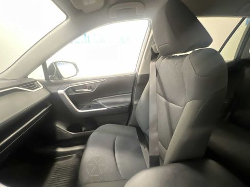 Used 2025 Toyota RAV4 XLE image 33