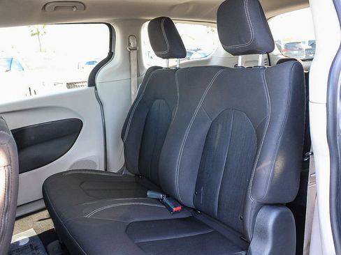 Used 2021 Chrysler Voyager L FWD image 19