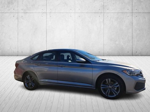 Used 2024 Volkswagen Jetta SE image 3