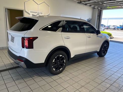 Used 2025 Kia Sorento S w/ Panoramic Sunroof Package FWD image 2