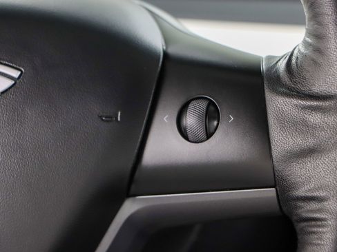 Used 2023 Tesla Model Y Long Range image 14