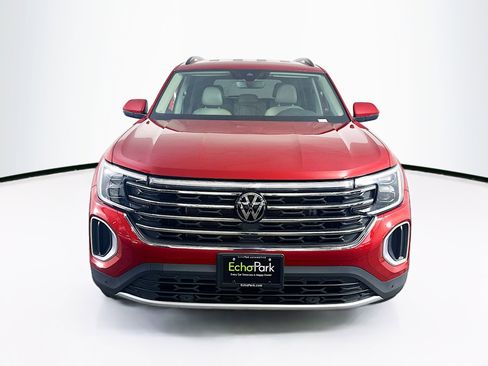 Used 2024 Volkswagen Atlas SE image 2