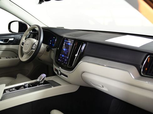 Used 2023 Volvo XC60 B5 Ultimate w/ Climate Package image 19