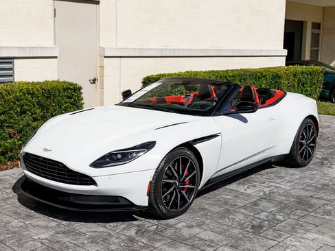 Used 2019 Aston Martin DB11 Volante image 35