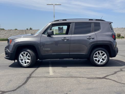 Used 2017 Jeep Renegade Latitude AWD/4WD image 4