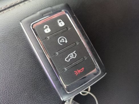 Used 2025 Jeep Grand Cherokee Limited AWD/4WD image 39