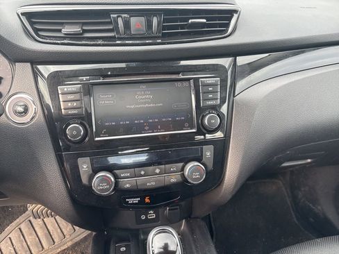 Used 2022 Nissan Rogue Sport SL w/ Premium Package image 25