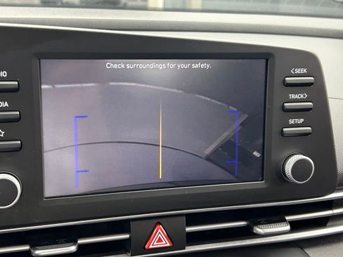 Used 2023 Hyundai Elantra SE image 16