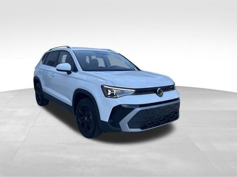 New 2026 Volkswagen Taos SE image 7