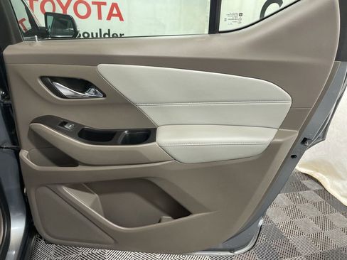 Used 2020 Chevrolet Traverse LT image 15