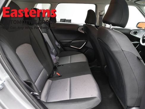 Used 2025 Kia Soul LX w/ LX Technology Package FWD image 24